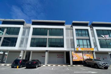 Brand new 3 storey shophouse at Jalan Datuk Stephen Yong Link Kuching