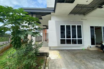 Batu Kawa Lorong Chungnion Double Storey Semi D House For Sale!