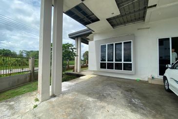 Batu Kawa Lorong Chungnion Double Storey Semi D House For Sale!