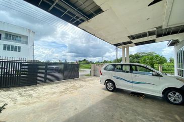 Batu Kawa Lorong Chungnion Double Storey Semi D House For Sale!