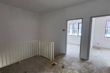 𝗚𝗥𝗘𝗘𝗡𝗘𝗥𝗬 𝗛𝗘𝗜𝗚𝗛𝗧 𝗗𝗼𝘂𝗯𝗹𝗲 𝗦𝘁𝗼𝗿𝗲𝘆 𝗧𝗲𝗿𝗿𝗮𝗰𝗲 Corner 𝗛𝗼𝘂𝘀𝗲 For Sale  Moyan Batu Kawa