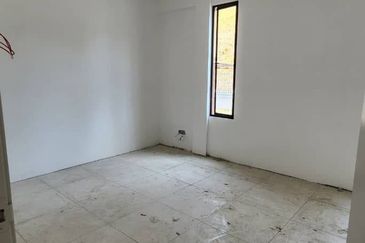 𝗚𝗥𝗘𝗘𝗡𝗘𝗥𝗬 𝗛𝗘𝗜𝗚𝗛𝗧 𝗗𝗼𝘂𝗯𝗹𝗲 𝗦𝘁𝗼𝗿𝗲𝘆 𝗧𝗲𝗿𝗿𝗮𝗰𝗲 Corner 𝗛𝗼𝘂𝘀𝗲 For Sale  Moyan Batu Kawa