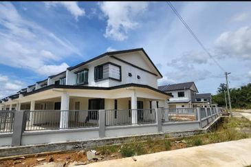 𝗚𝗥𝗘𝗘𝗡𝗘𝗥𝗬 𝗛𝗘𝗜𝗚𝗛𝗧 𝗗𝗼𝘂𝗯𝗹𝗲 𝗦𝘁𝗼𝗿𝗲𝘆 𝗧𝗲𝗿𝗿𝗮𝗰𝗲 Corner 𝗛𝗼𝘂𝘀𝗲 For Sale  Moyan Batu Kawa