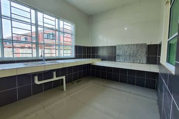 Double Storey Corner House For Sale! Located at Uni Garden, Merdang Gayam 