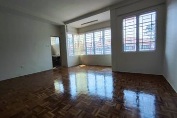 Double Storey Corner House For Sale! Located at Uni Garden, Merdang Gayam 