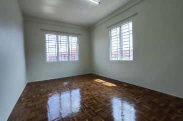 Double Storey Corner House For Sale! Located at Uni Garden, Merdang Gayam 