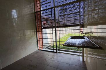 Double Storey Corner House For Sale! Located at Uni Garden, Merdang Gayam 