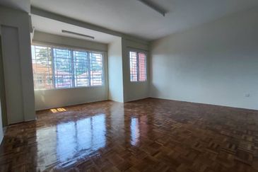 Double Storey Corner House For Sale! Located at Uni Garden, Merdang Gayam 