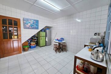 Double Storey Semi Detached For Sale! Located at Sungai Maong Tengah near Poh Kwong Park 