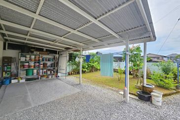 Double Storey Semi Detached For Sale! Located at Sungai Maong Tengah near Poh Kwong Park 