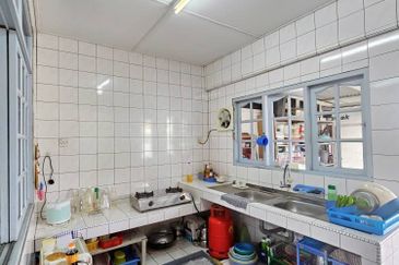 Double Storey Semi Detached For Sale! Located at Sungai Maong Tengah near Poh Kwong Park 