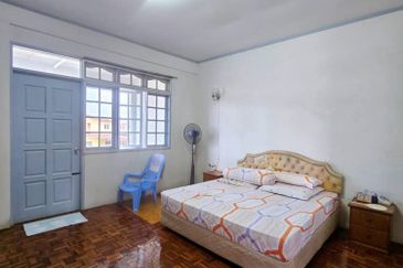 Double Storey Semi Detached For Sale! Located at Sungai Maong Tengah near Poh Kwong Park 