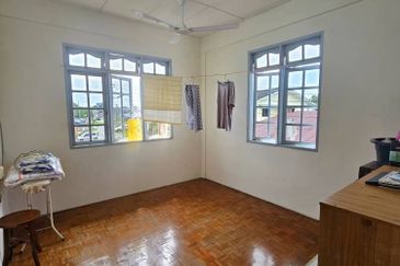 Double Storey Semi Detached For Sale! Located at Sungai Maong Tengah near Poh Kwong Park 