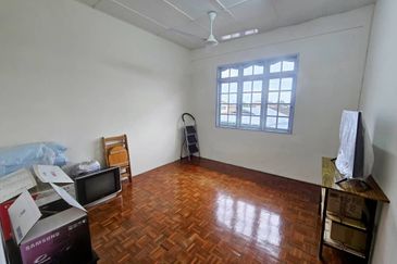 Double Storey Semi Detached For Sale! Located at Sungai Maong Tengah near Poh Kwong Park 
