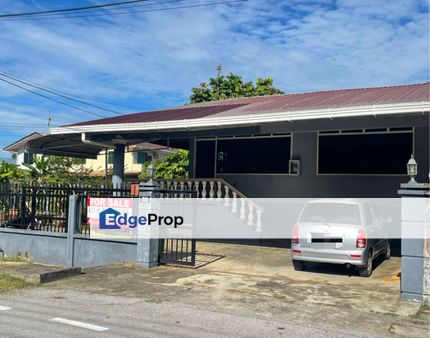 Single Storey Semi Detached House For Sale! Located at Poh Kwong Park Jalan Green, Sarawak, Kuching
