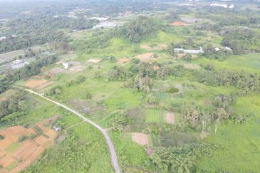 1st lot land at Batu Gong Kuching Serian 17 mile Siburan