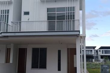 MarQ Suite 1.5 Storey Corner Townhouse (Lower Unit) For Sale & For Rent Located at Field Force, Batu Kawa