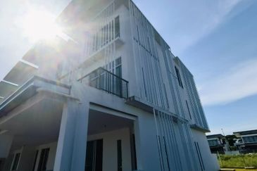 MarQ Suite 1.5 Storey Corner Townhouse (Lower Unit) For Sale & For Rent Located at Field Force, Batu Kawa