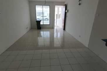 MarQ Suite 1.5 Storey Corner Townhouse (Lower Unit) For Sale & For Rent Located at Field Force, Batu Kawa