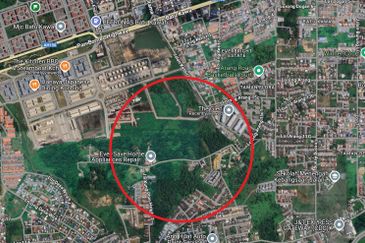 First Lot Land For Sale! Located at Arang Road, Near Glen