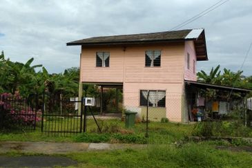 Land with Double Storey Detached House Located at Jalan Kapor