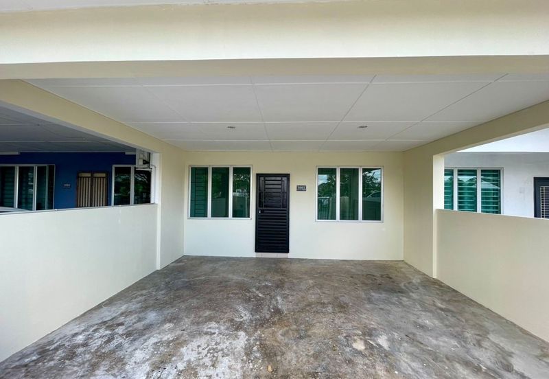 Single Storey Intermediate Terrace House for Rent. Located at Taman Uni Central
