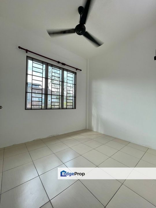 Single Storey Intermediate Terrace House for Rent. Located at Taman Uni Central, Sarawak, Kota Samarahan