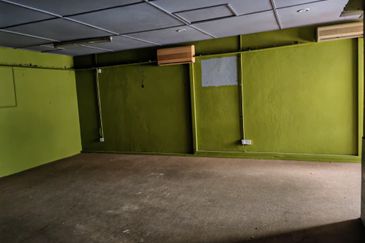 2 Units Adjoining Ground Floor Intermediate Shoplots For Rent Located at Jalan Datuk Abdul Rahim, behind Hock Lee