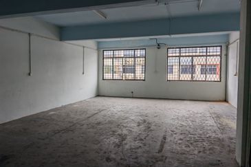 2 Units Adjoining Ground Floor Intermediate Shoplots For Rent Located at Jalan Datuk Abdul Rahim, behind Hock Lee