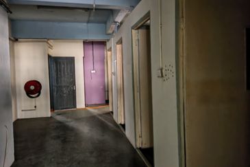 2 Units Adjoining Ground Floor Intermediate Shoplots For Rent Located at Jalan Datuk Abdul Rahim, behind Hock Lee