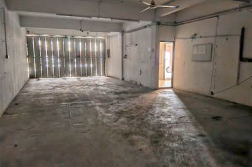 Second Floor Intermediate House FOR RENT! Located at 7th Mile