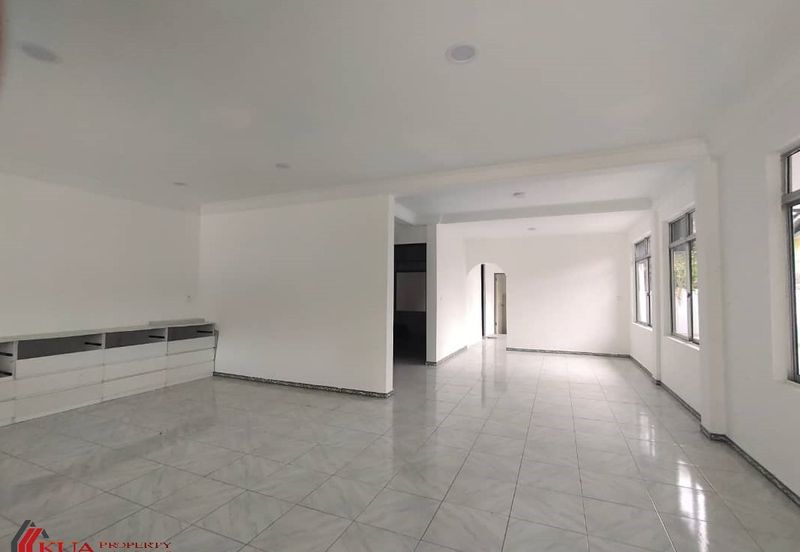 Double Storey Semi-Detached House FOR SALE! Located at Nanas Road West