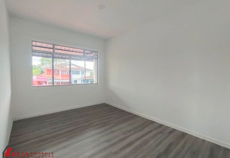 Double Storey Semi-Detached House FOR SALE! Located at Nanas Road West