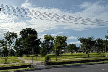 Single Storey Terraced Corner House Miri FOR SALE! Location: Vista Perdana, Miri
