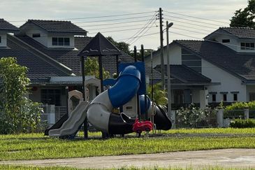 Single Storey Terraced Corner House Miri FOR SALE! Location: Vista Perdana, Miri