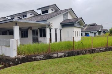 Single Storey Terraced Corner House Miri FOR SALE! Location: Vista Perdana, Miri