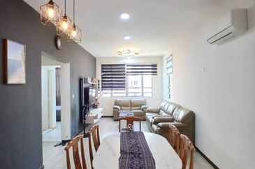  Prima Bintawa Riverfront Apartment For Rent 