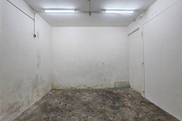 Ground Floor Intermediate Shoplot FOR RENT Located at Green Heights, near Airport