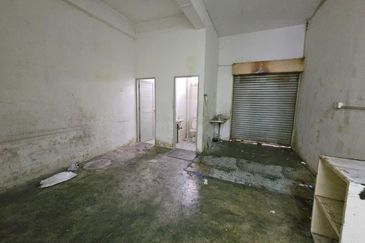 Ground Floor Intermediate Shoplot FOR RENT Located at Green Heights, near Airport