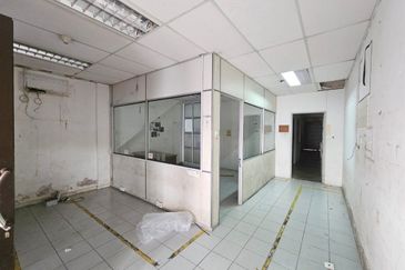 Ground Floor Intermediate Shoplot FOR RENT Located at Green Heights, near Airport