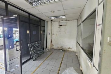 Ground Floor Intermediate Shoplot FOR RENT Located at Green Heights, near Airport