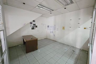 Ground Floor Intermediate Shoplot FOR RENT Located at Green Heights, near Airport