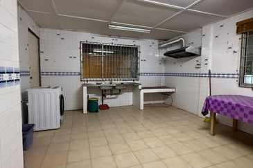 Double Storey Detached House For Sale! Location: Jalan Chong Choon, Krokop, Miri