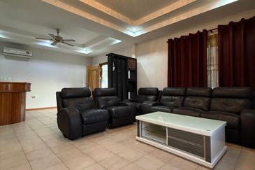 Double Storey Detached House For Sale! Location: Jalan Chong Choon, Krokop, Miri