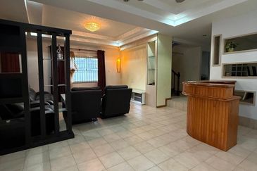 Double Storey Detached House For Sale! Location: Jalan Chong Choon, Krokop, Miri