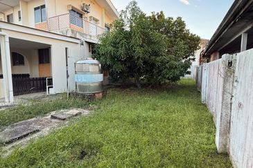 Double Storey Detached House For Sale! Location: Jalan Chong Choon, Krokop, Miri