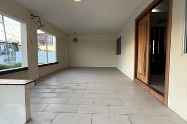 Double Storey Detached House For Sale! Location: Jalan Chong Choon, Krokop, Miri