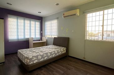 Double Storey Detached House For Sale! Location: Jalan Chong Choon, Krokop, Miri