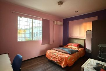 Double Storey Detached House For Sale! Location: Jalan Chong Choon, Krokop, Miri