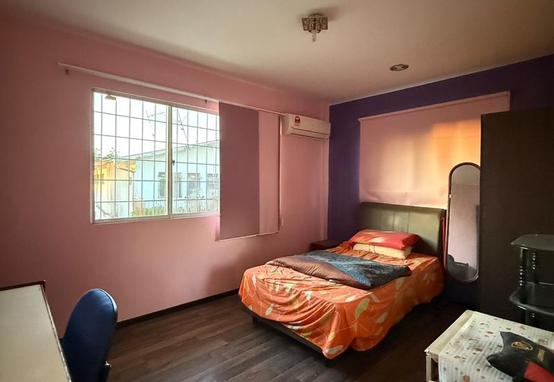 Double Storey Detached House For Sale! Location: Jalan Chong Choon, Krokop, Miri